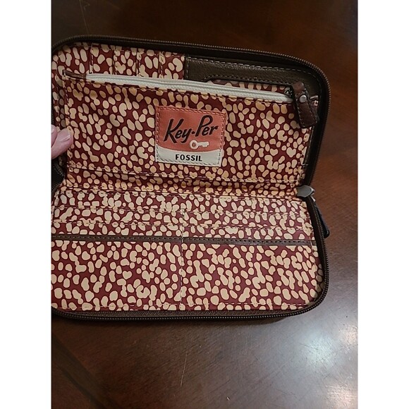 Fossil Key-Per Wallet, Zip Clutch Floral Art, Brown 8” X 4" - Picture 4 of 6